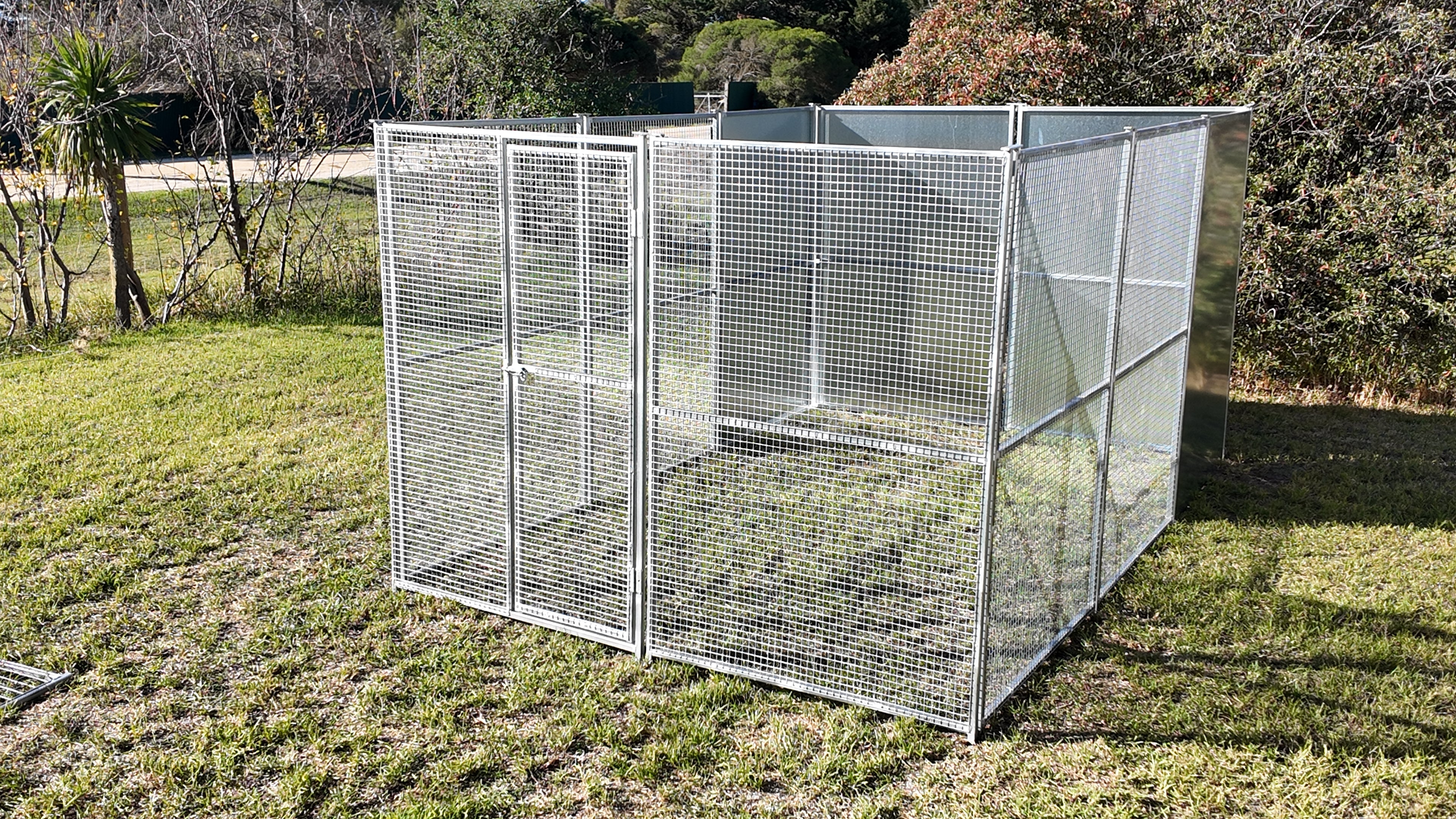 2.5mx3.75mx1.85m Single Run with 25mmx25mm mesh and solid panels
