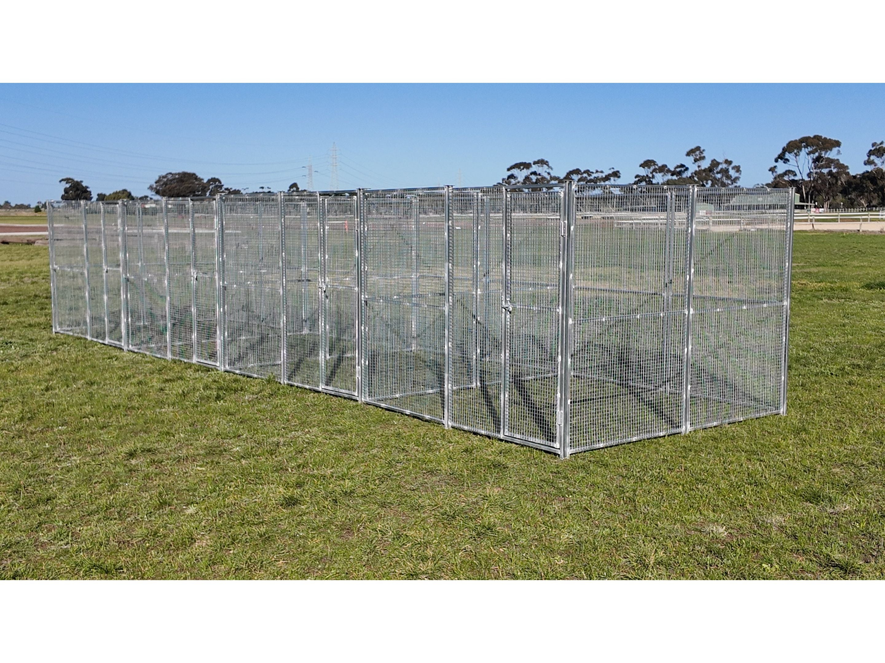 On Sale! Save $400. 4 Bay 10m x 2.5m x 1.85m dog/chicken run, 25mm x 25mm mesh panels