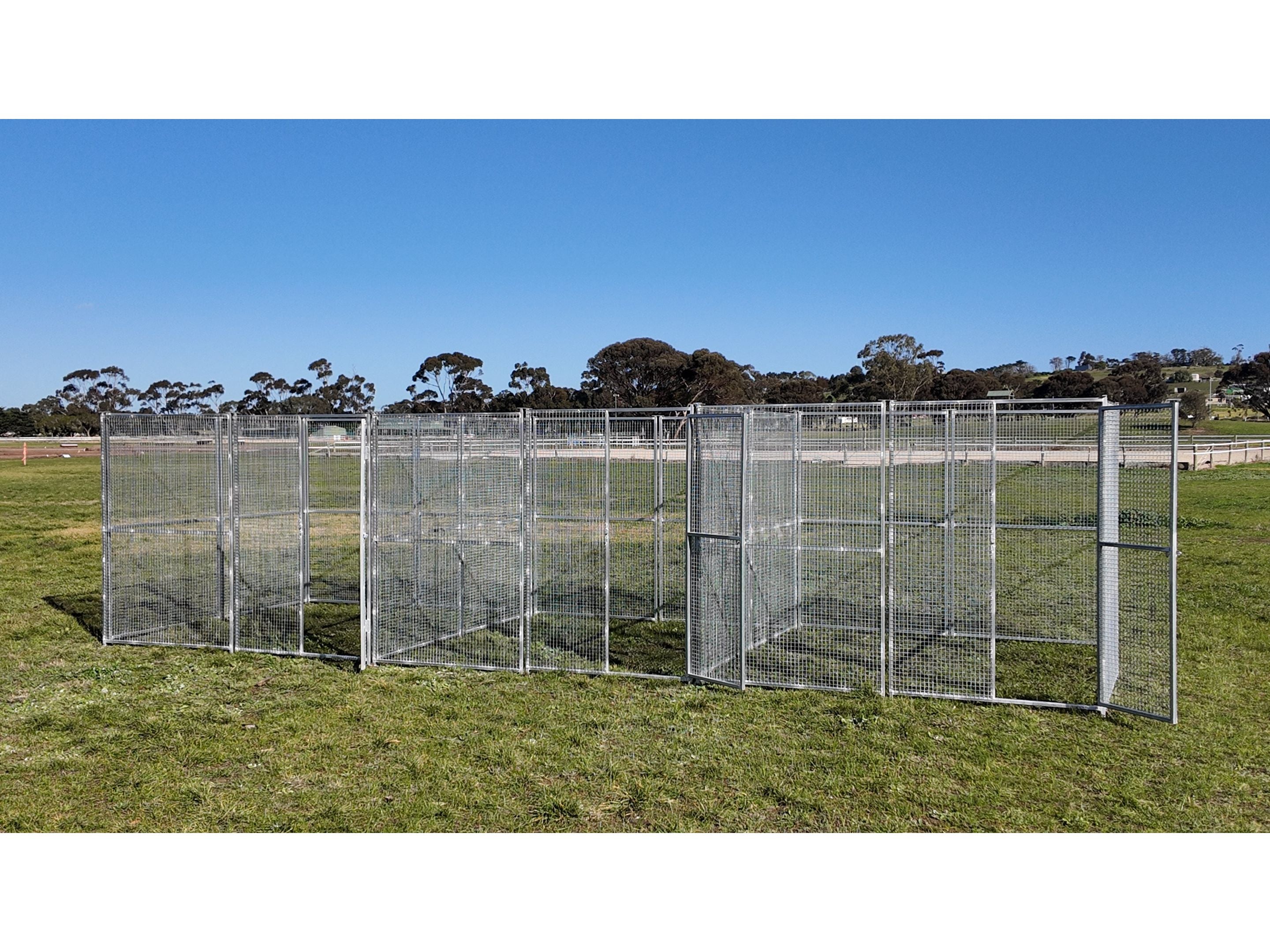3 Bay 7.5m x 2.5m x 1.85m dog/chicken run, made with 25mmx25mm mesh