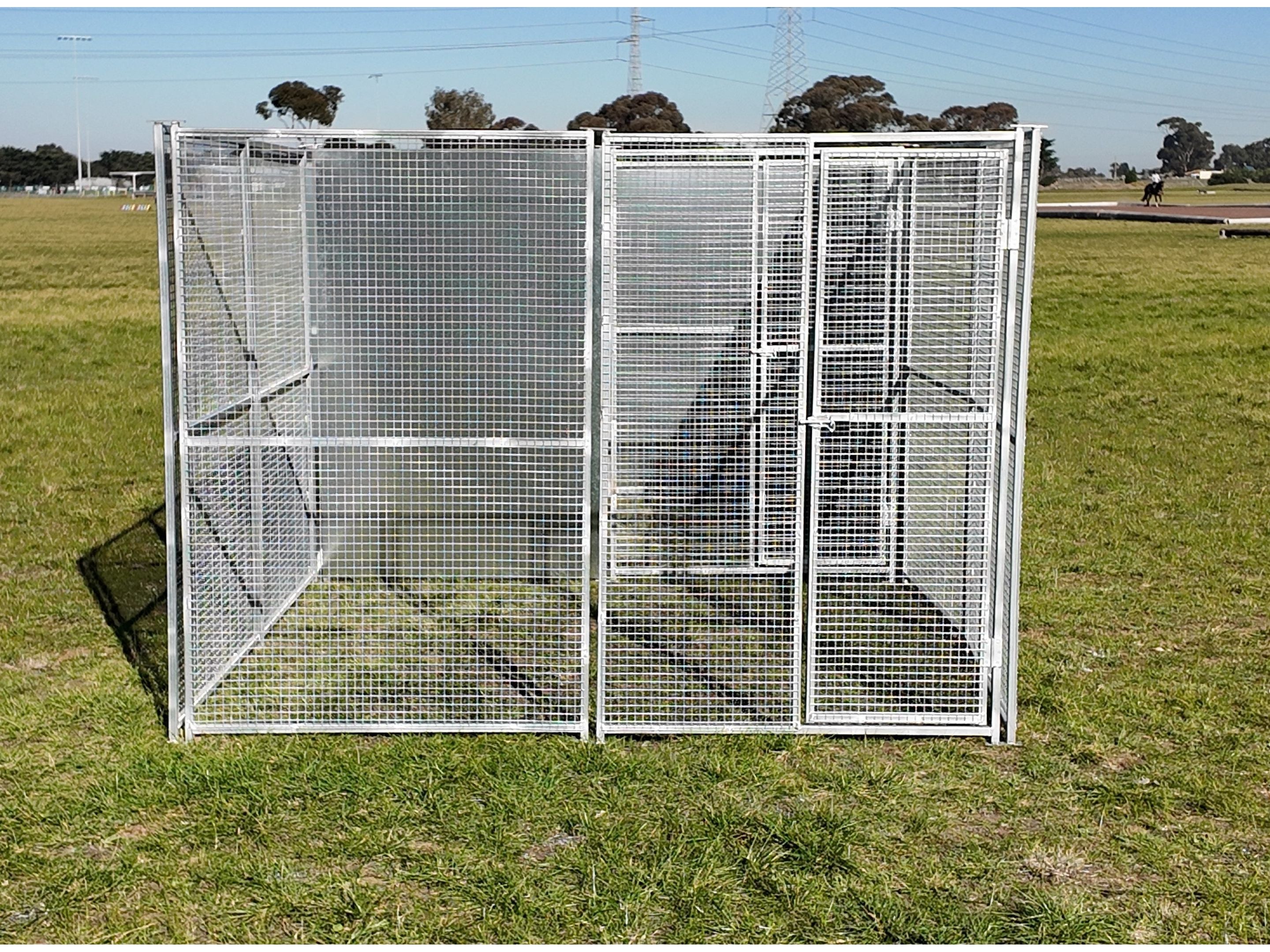2.5mx5m single bay dog/poultry run with internal bay 25mmx25mm mesh and solid panels