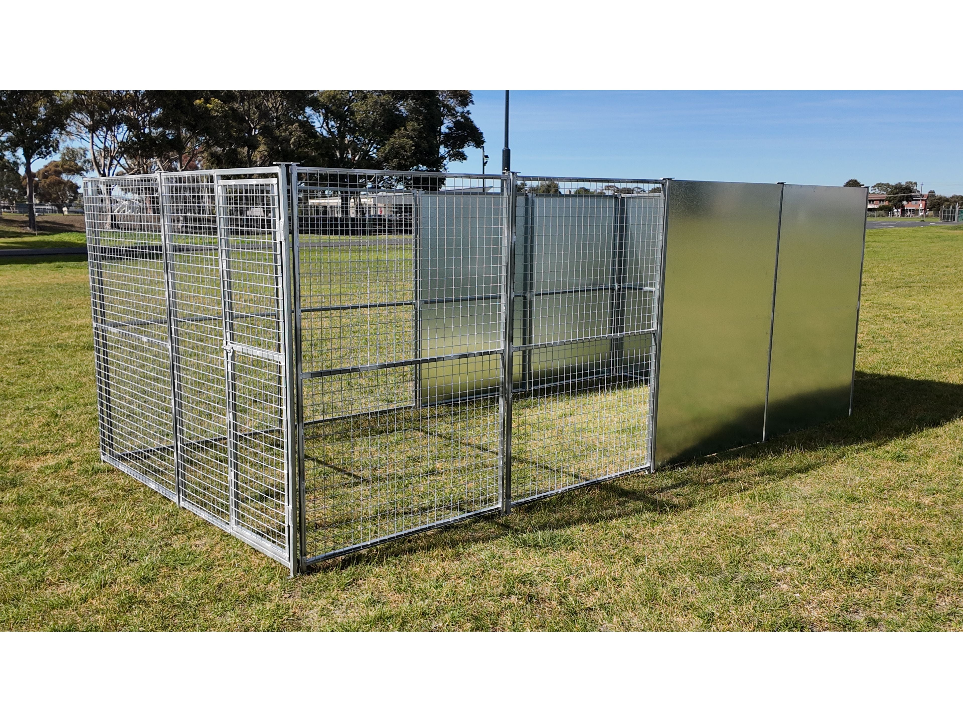 Single Bay 2.5mx5m single dog/chicken run with 50mmx50mmx3mm mesh and solid panels