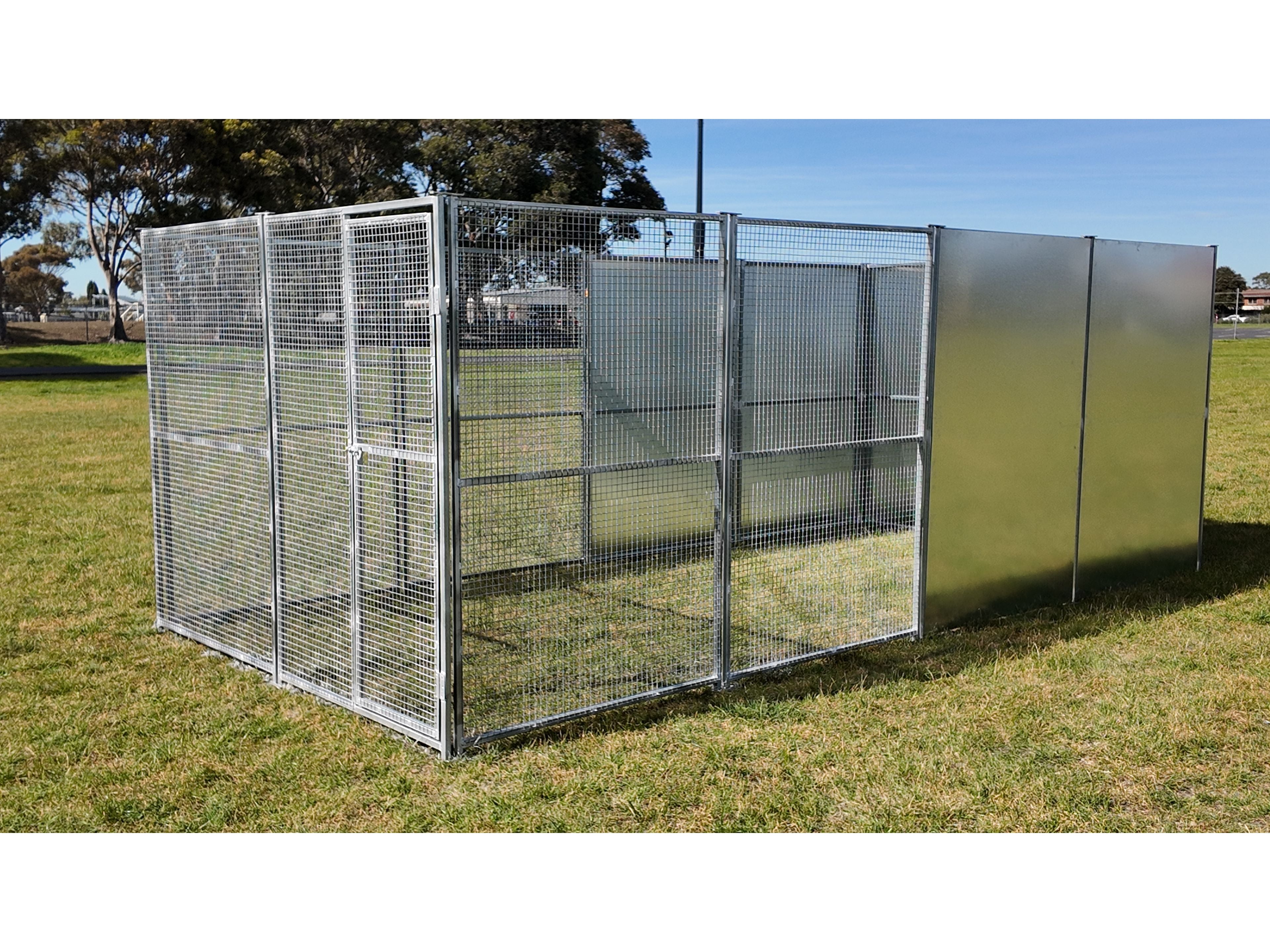 Single Bay 2.5mx5m single dog/chicken run with 25mmx25mm mesh and solid panels