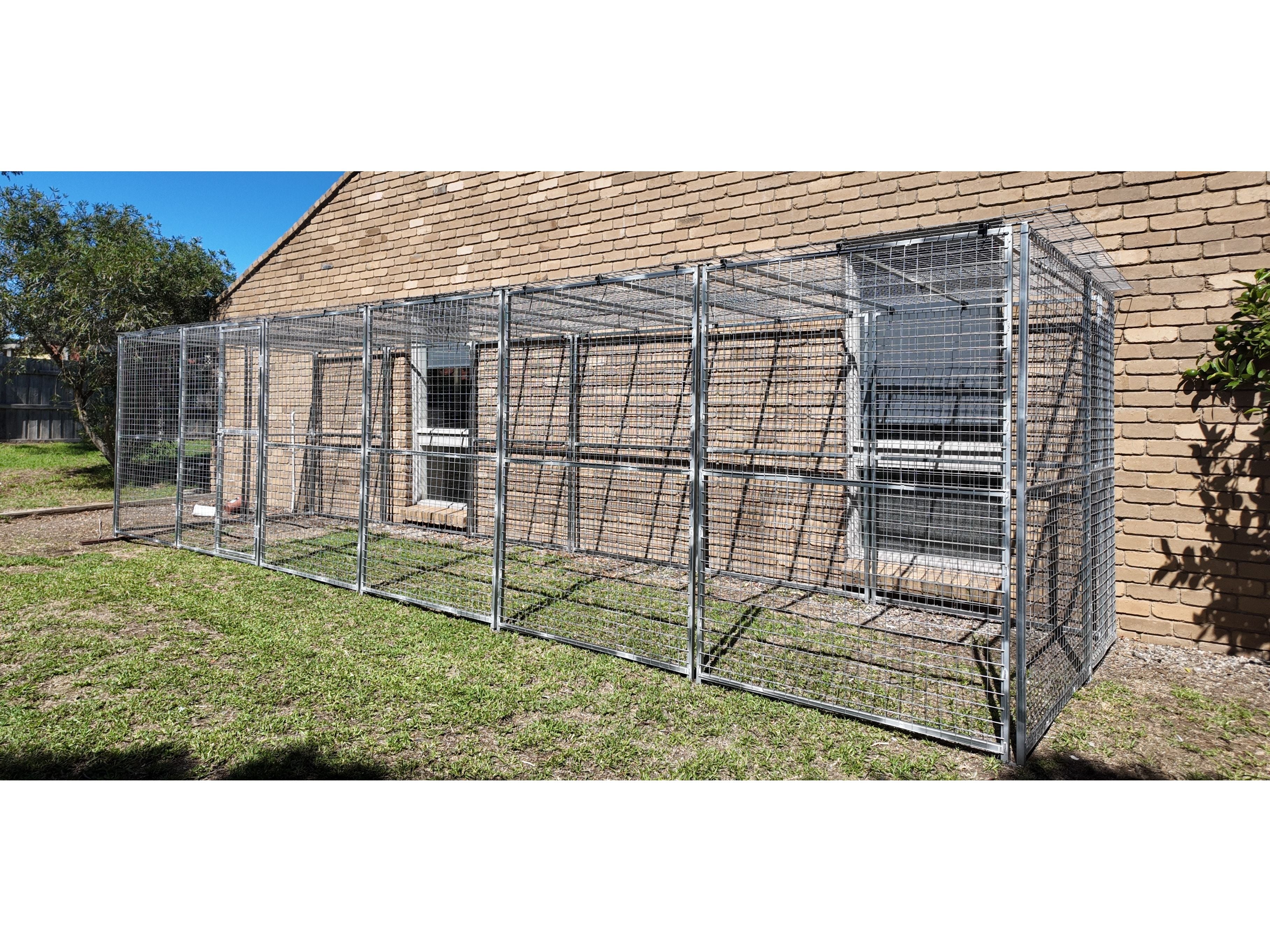 Single Bay 2mx7.5m dog/chicken/cat run with 50mmx50mmx3mm mesh and mesh roof kit.