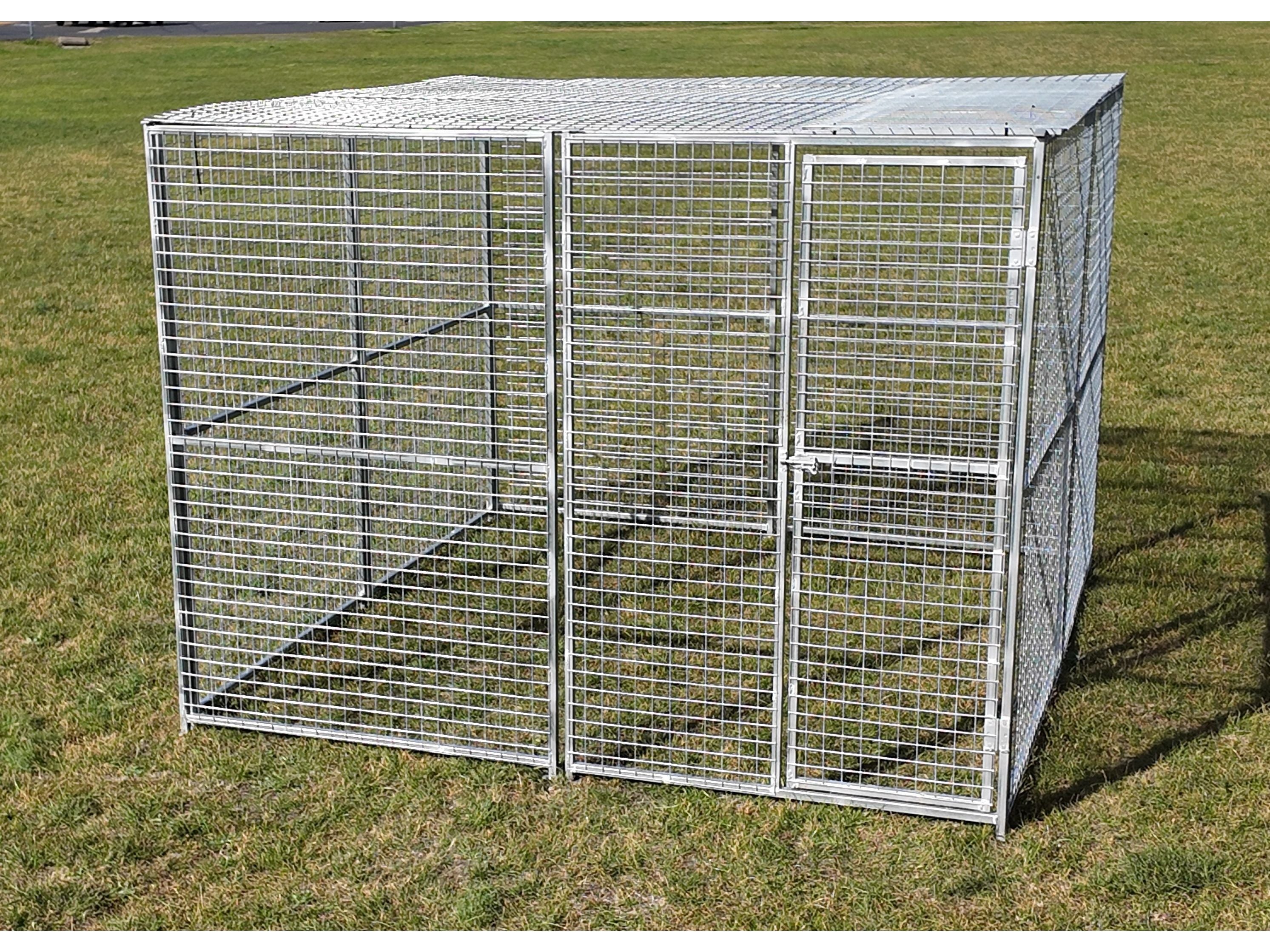 Single Bay 2.5mx2.5m dog/chicken/cat run with mesh roof. 50mmx50mmx3mm mesh