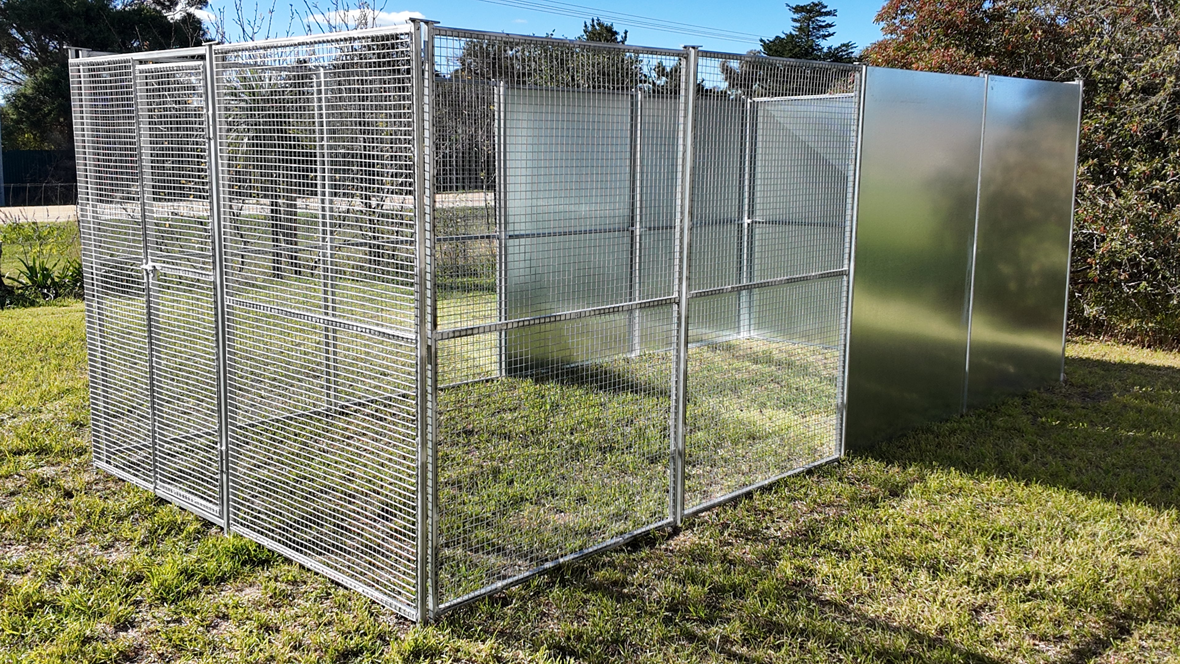 2.5mx5m single run with 25mmx25mm mesh and solid panels