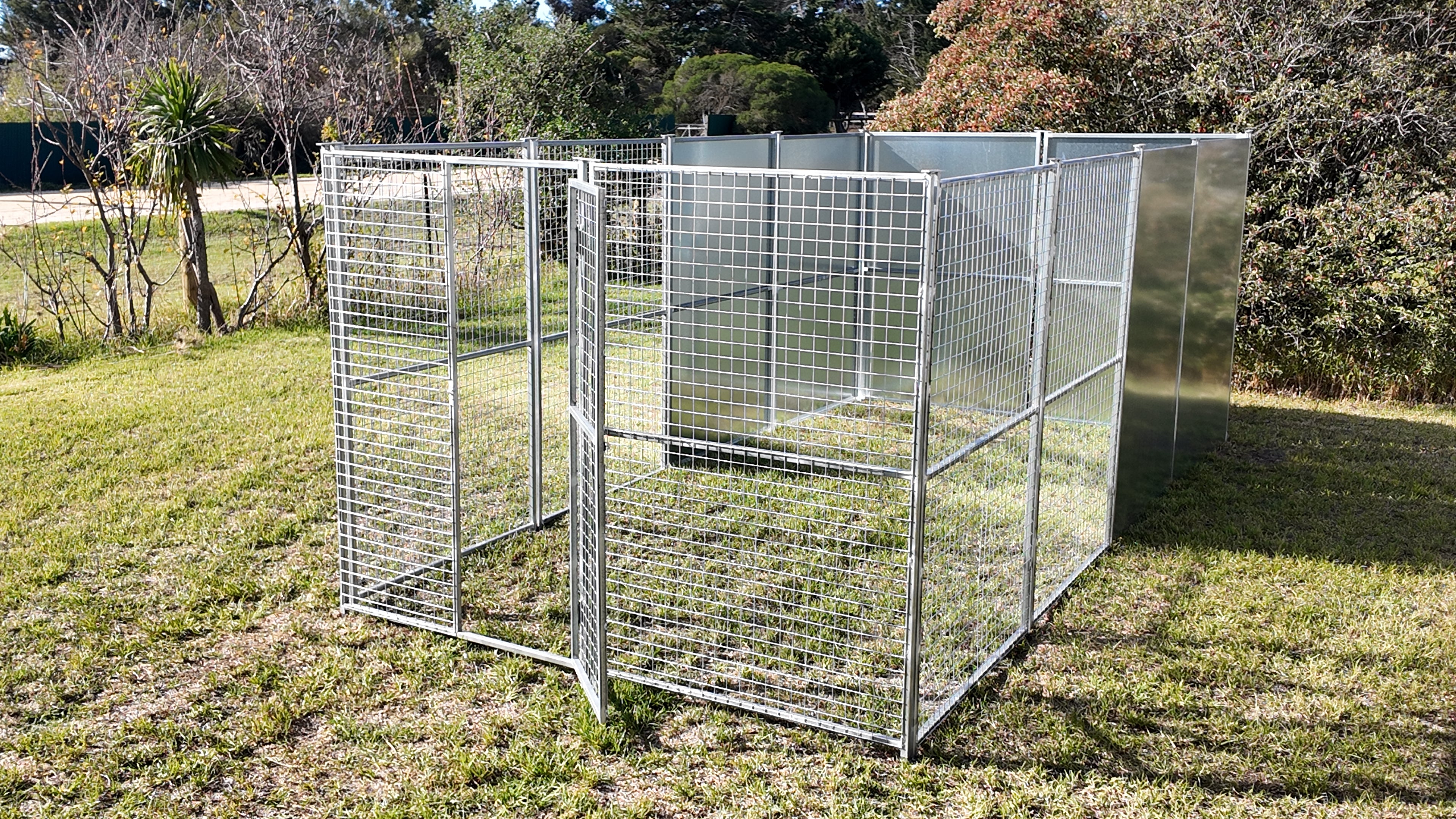 2.5mx5m single run with 50mmx50mmx3mm mesh and solid panels