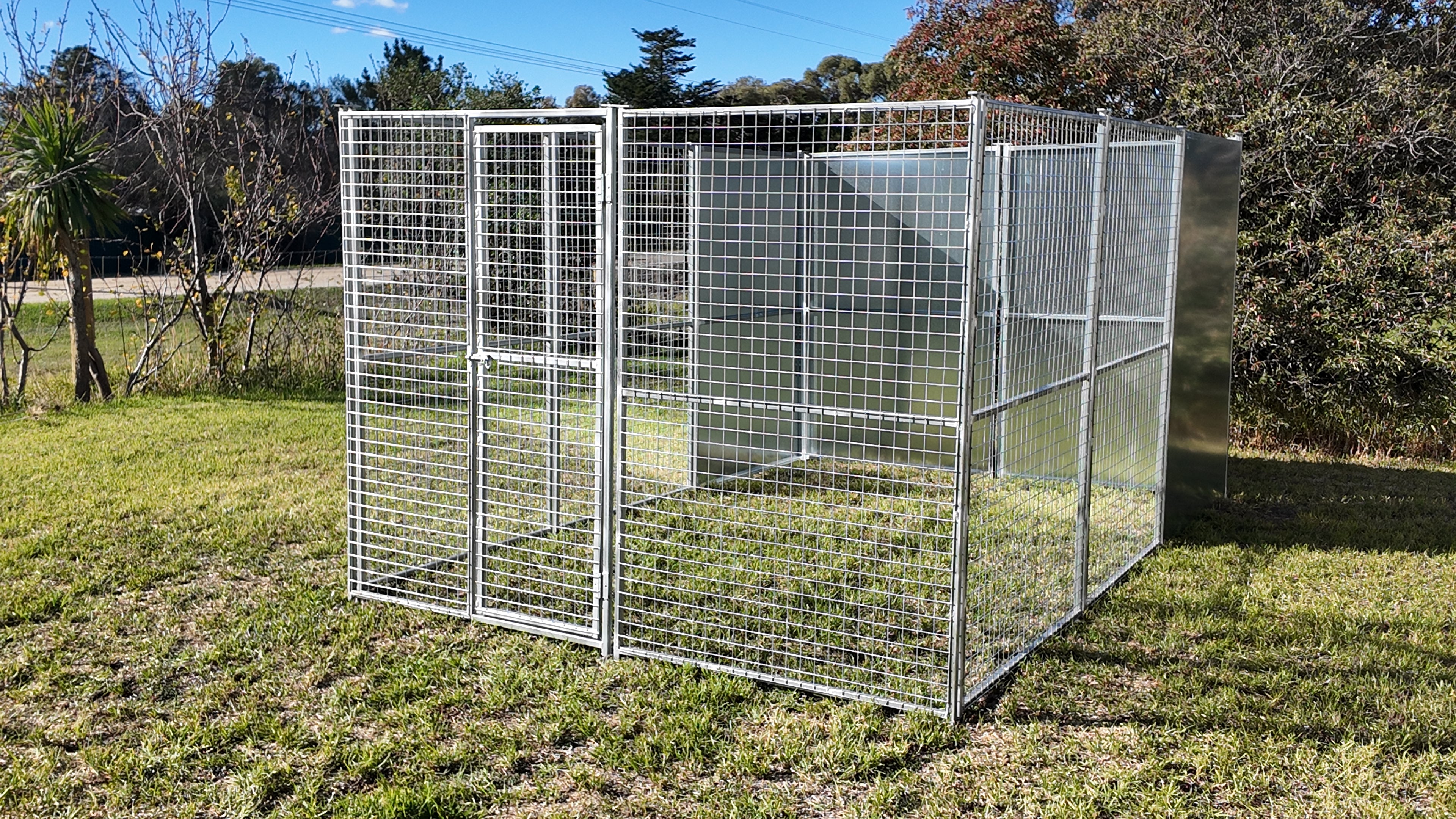 2.5m x 3.75m x 1.85m Single Run with 50mmx50mmx3mm mesh and solid panels