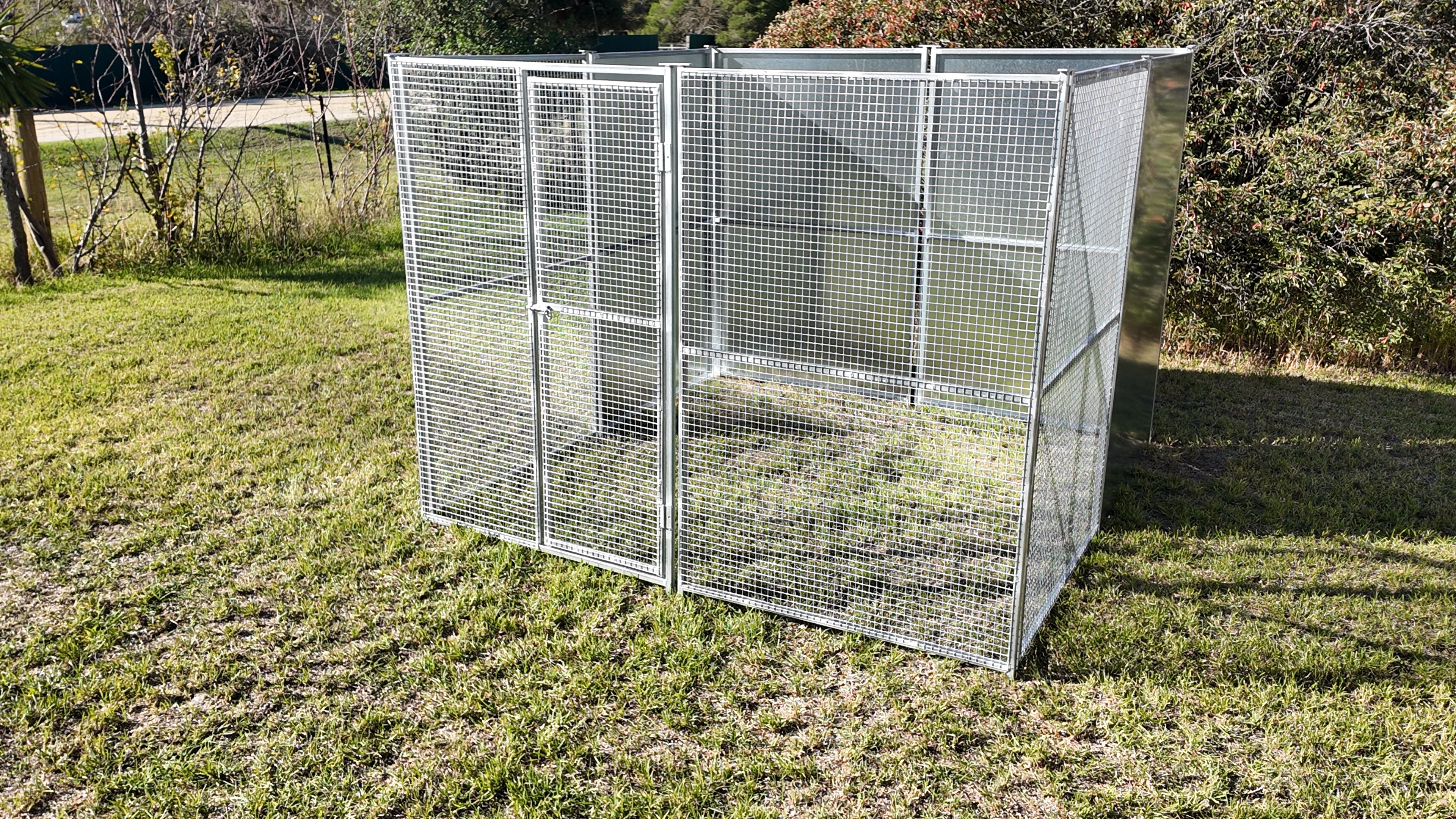 2.5mx2.5m single run 25mmx25mm mesh panels and solid panels