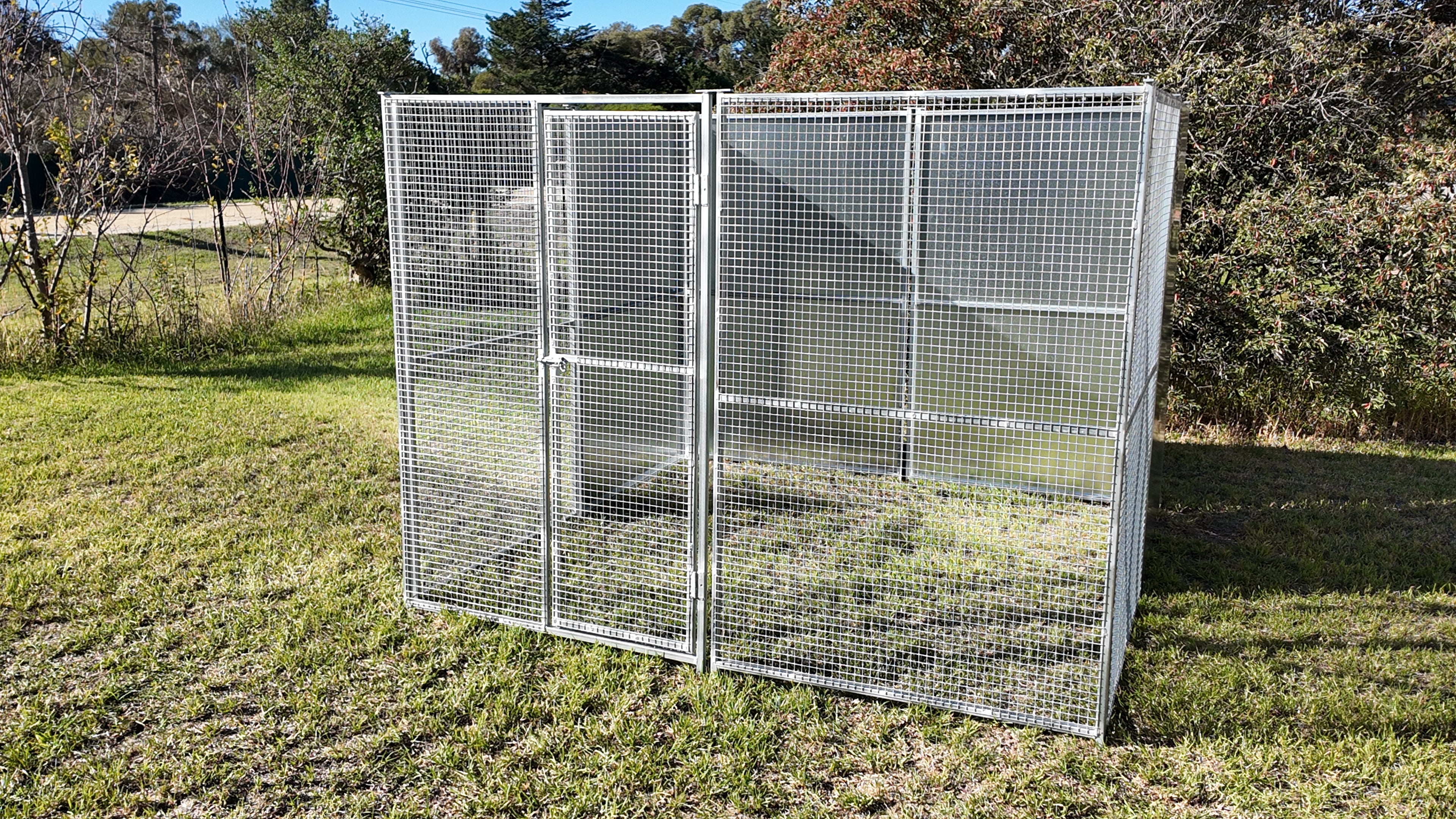2.5mx2.5m single run 25mmx25mm mesh panels and solid panels