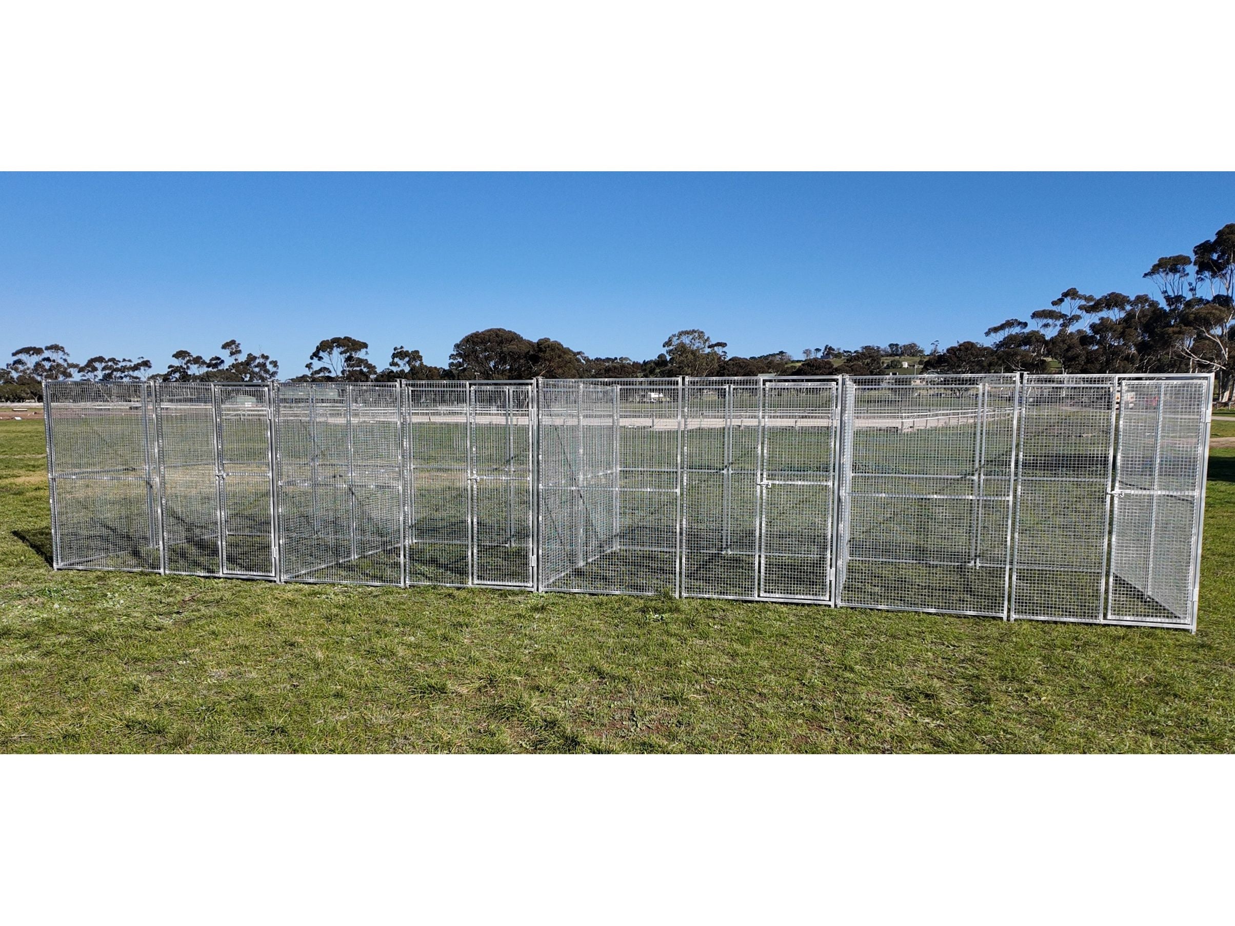 On Sale! Save $400. 4 Bay 10m x 2.5m x 1.85m dog/chicken run, 25mm x 25mm mesh panels