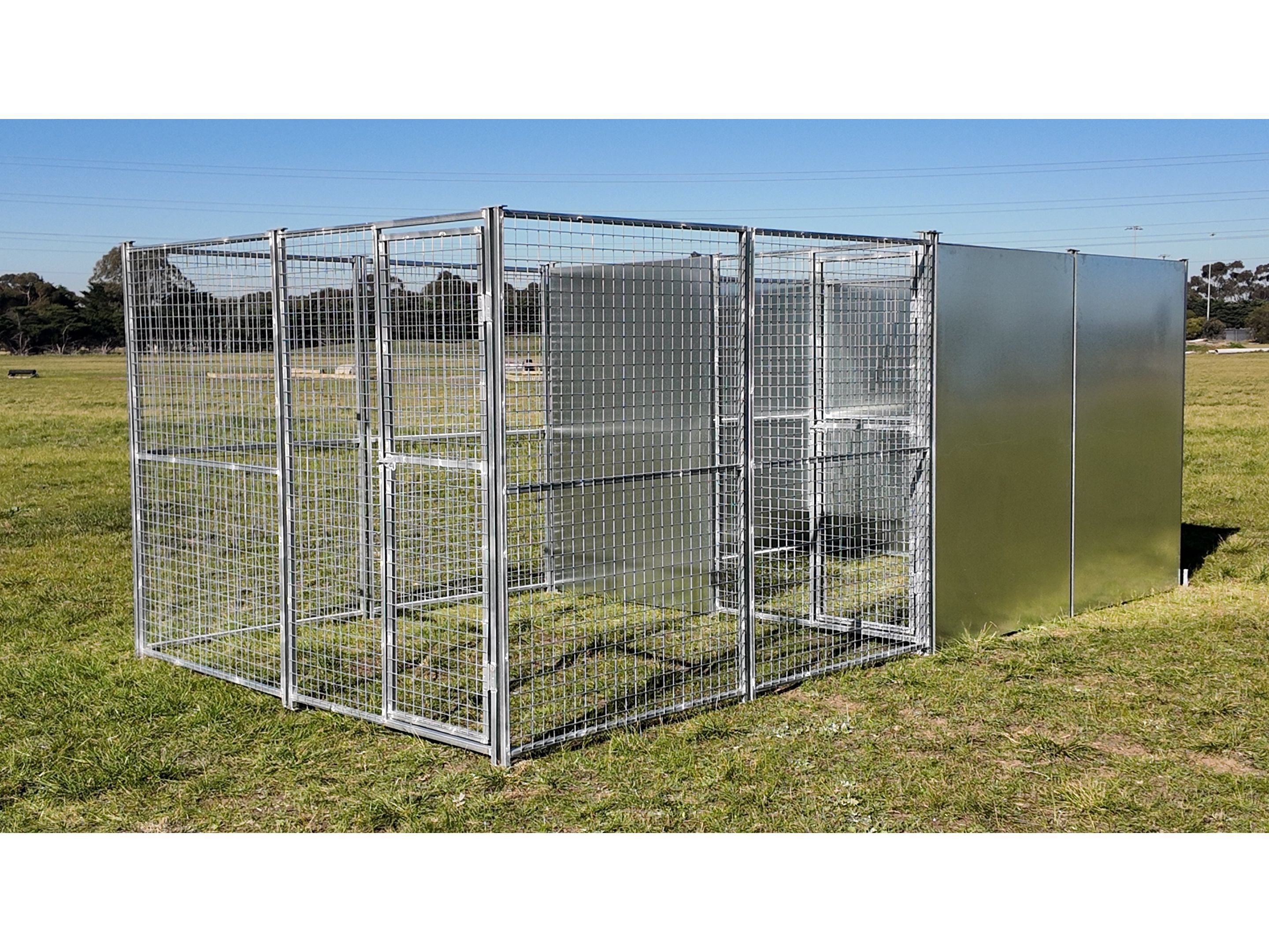 2.5mx5m single dog/poultry run with internal bay 50mmx50mmx4mm mesh and solid panels