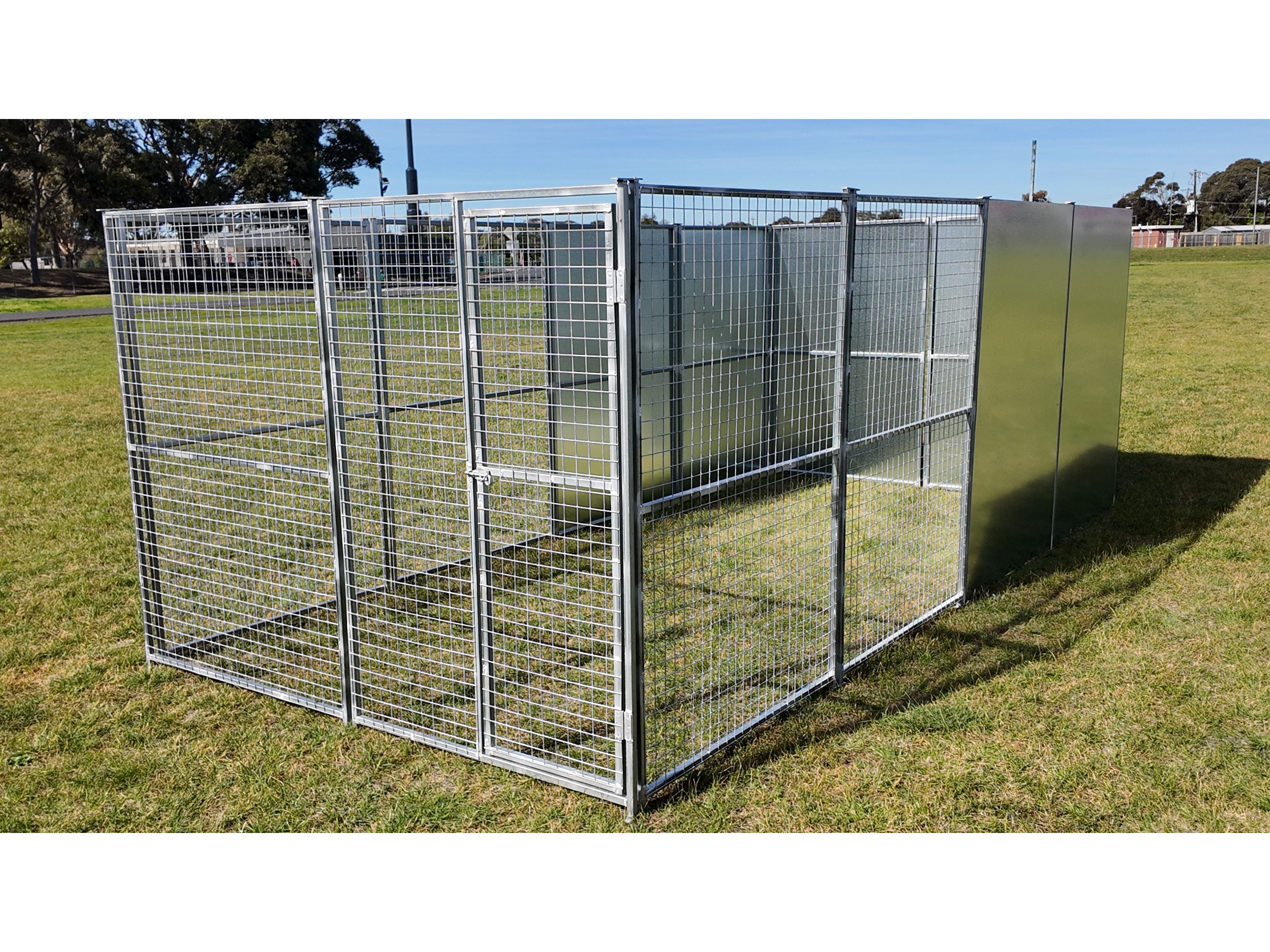 Single Bay 2.5mx5m single dog/chicken run with 50mmx50mmx3mm mesh and solid panels