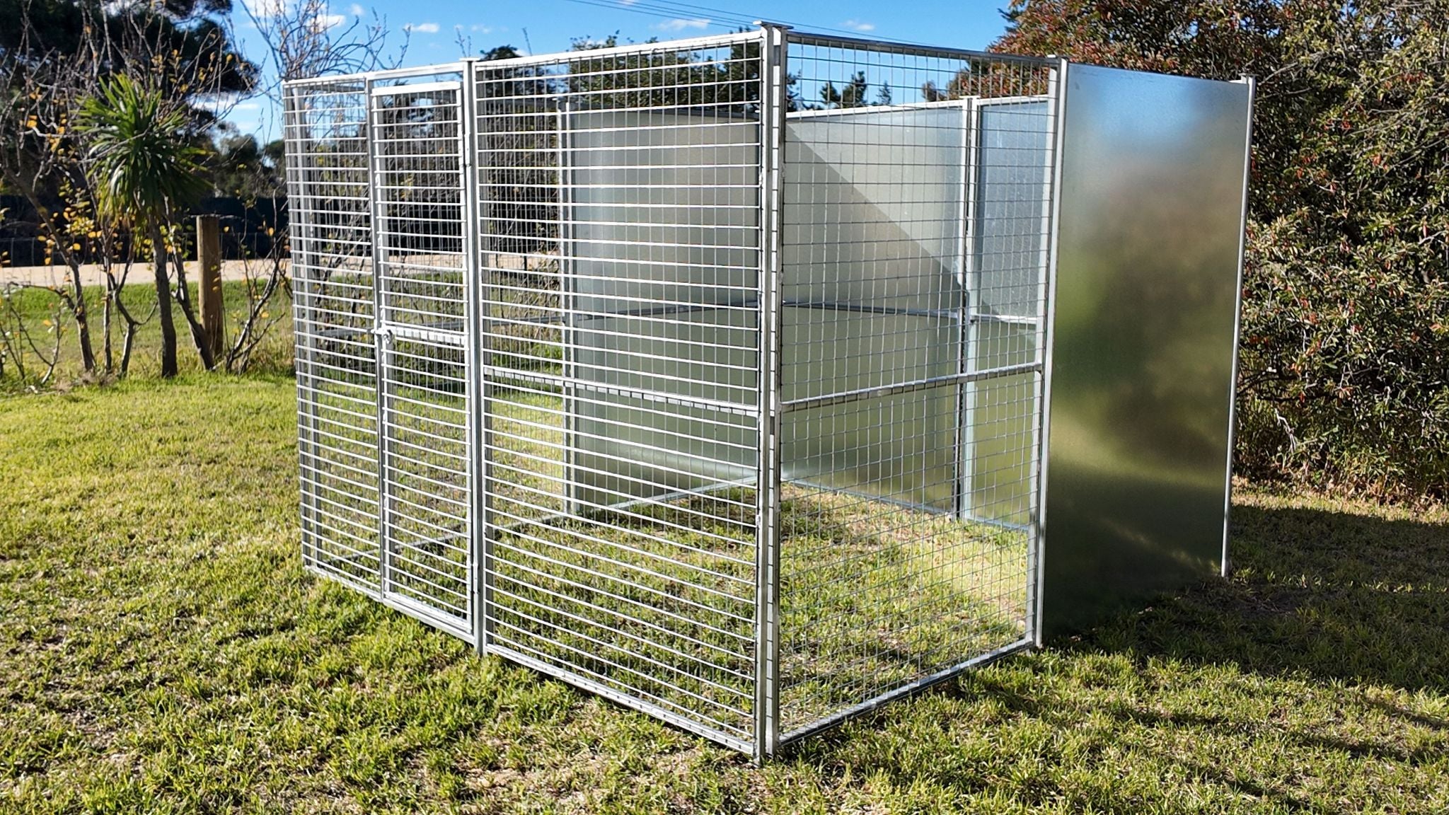 2.5mx2.5m single run 50mmx50mmx3mm mesh panels and solid panels
